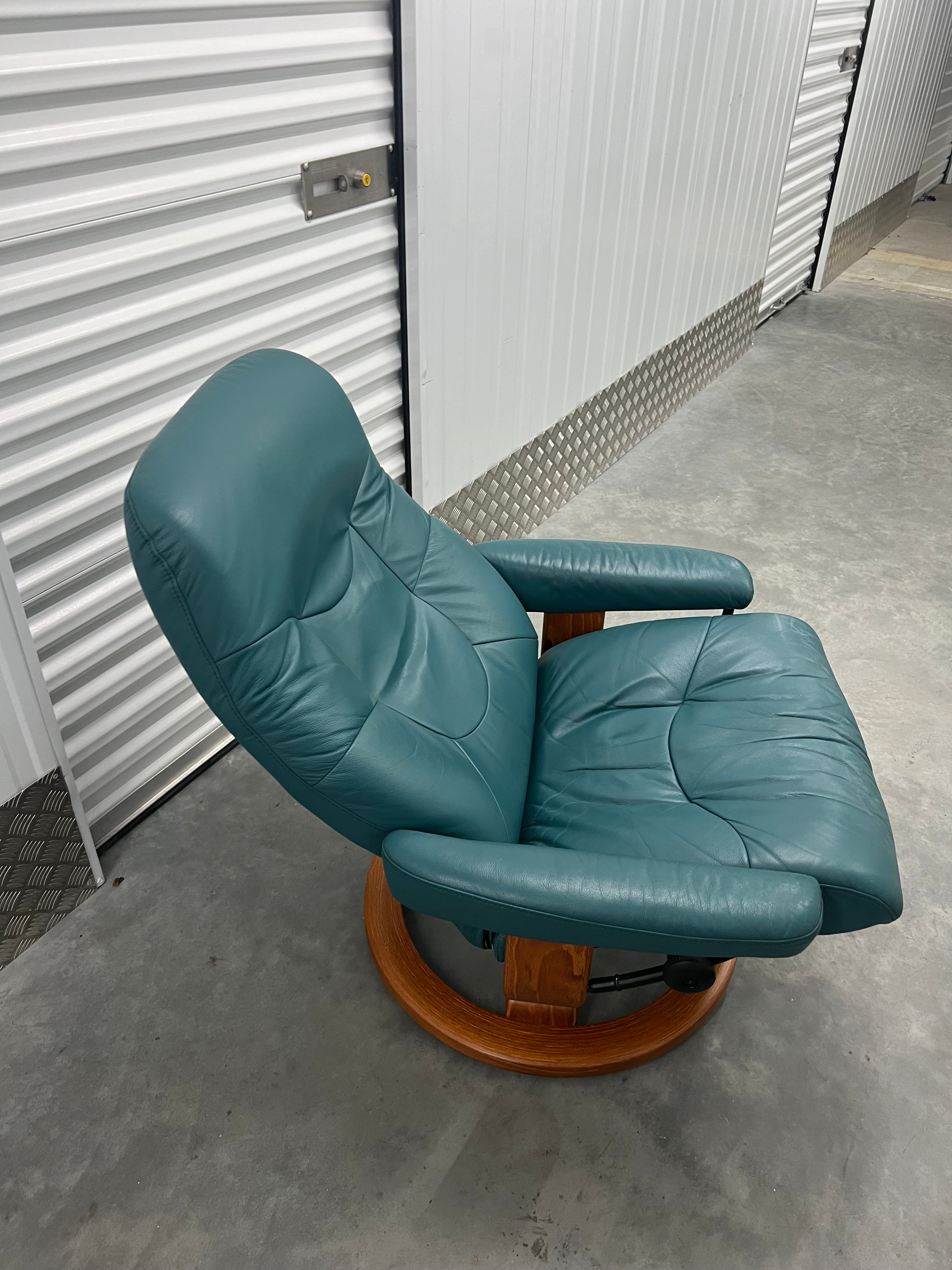 Ekornes Mayfair Stressless Aquamarine 
Leather Recliner Chair And Matching Footstool. RARE!