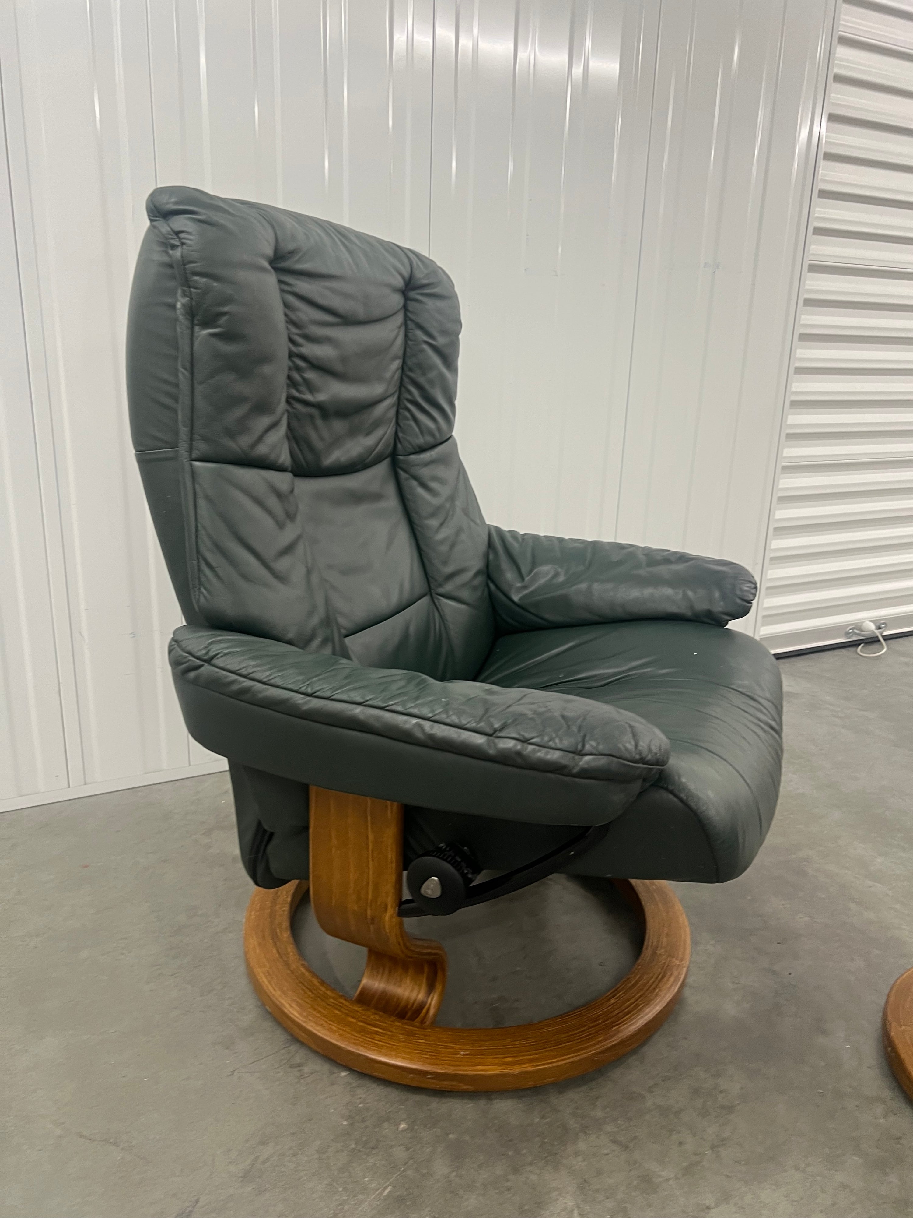 Medium EKORNES STRESSLESS Mayfair Leather Recliner Chair & Footstool