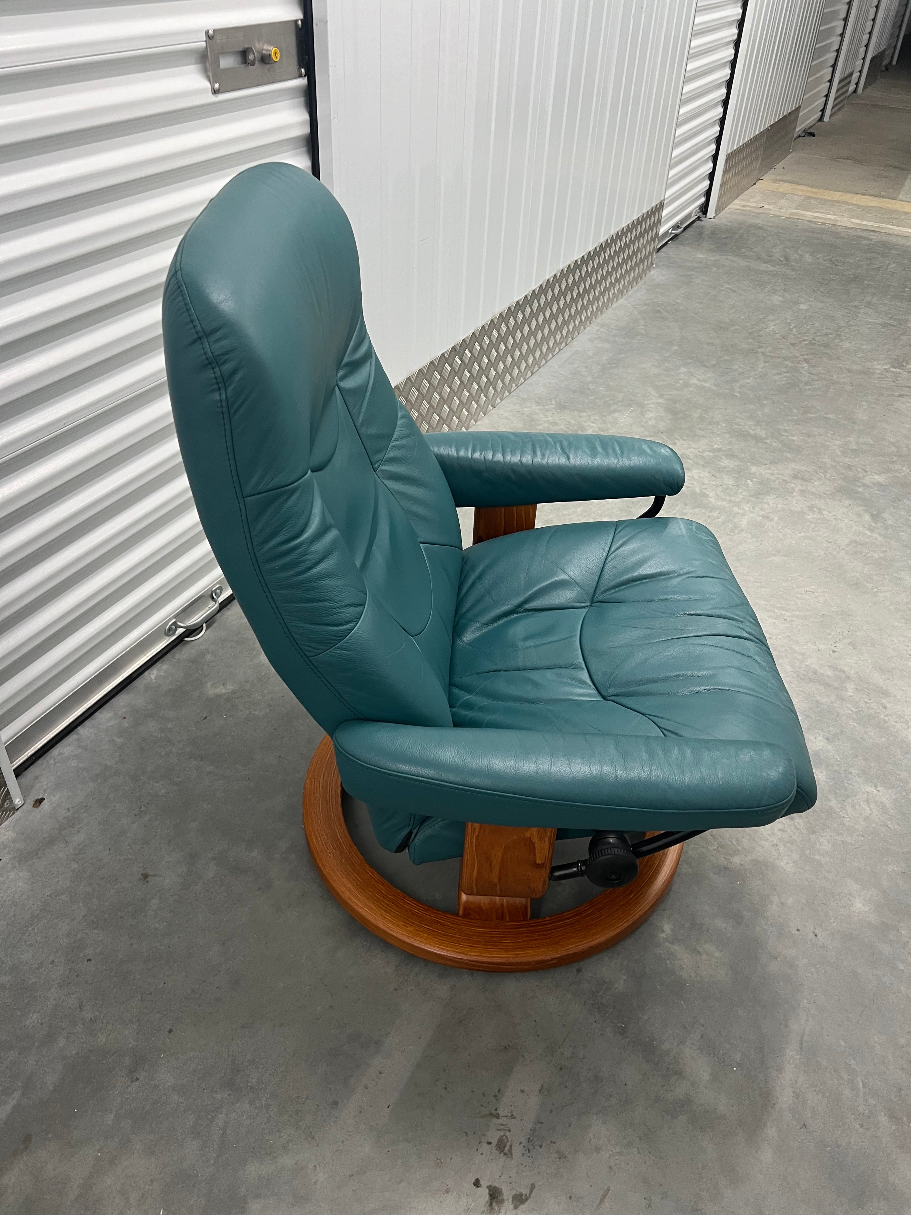 Ekornes Mayfair Stressless Aquamarine 
Leather Recliner Chair And Matching Footstool. RARE!