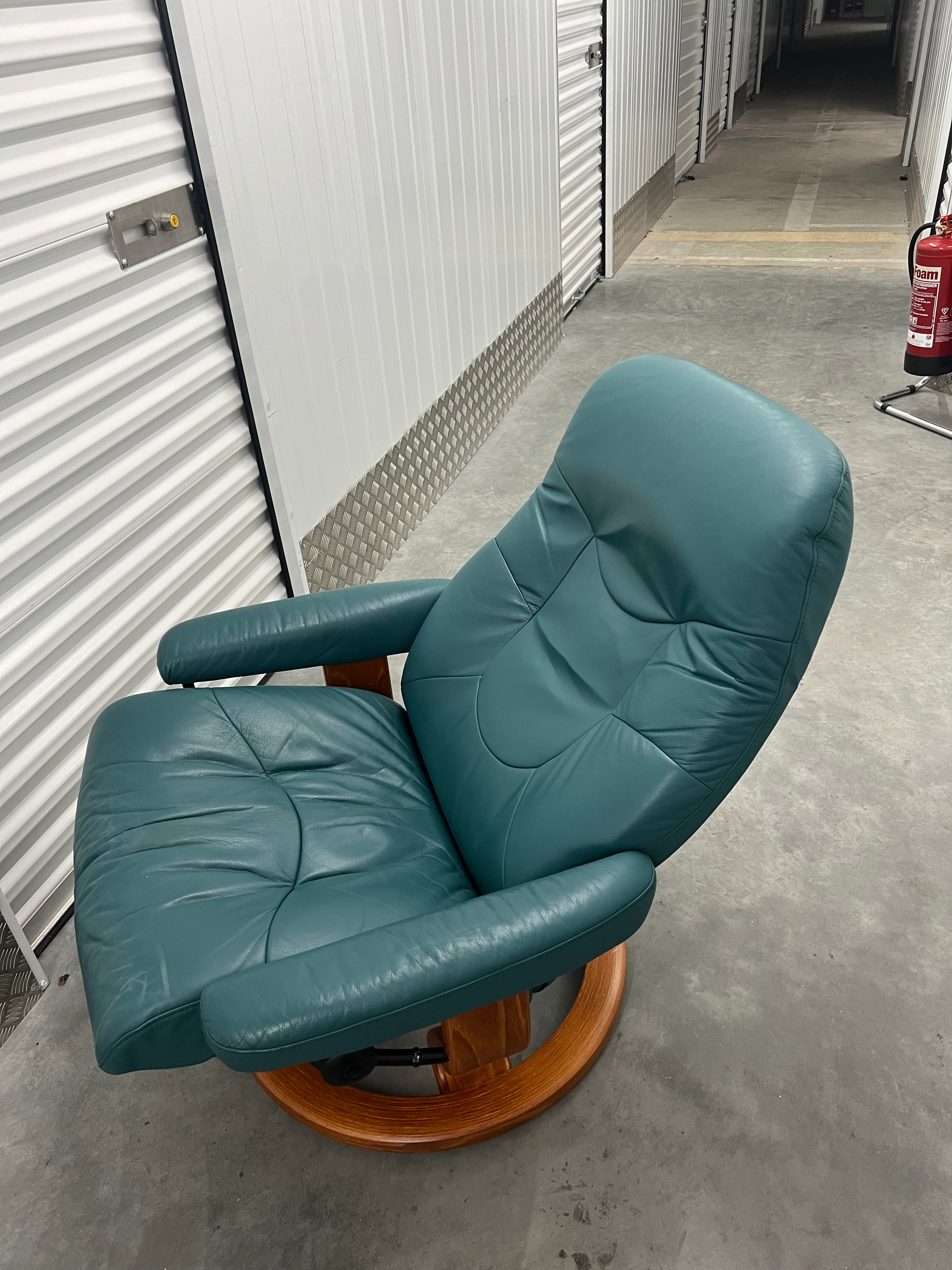 Ekornes Mayfair Stressless Aquamarine 
Leather Recliner Chair And Matching Footstool. RARE!