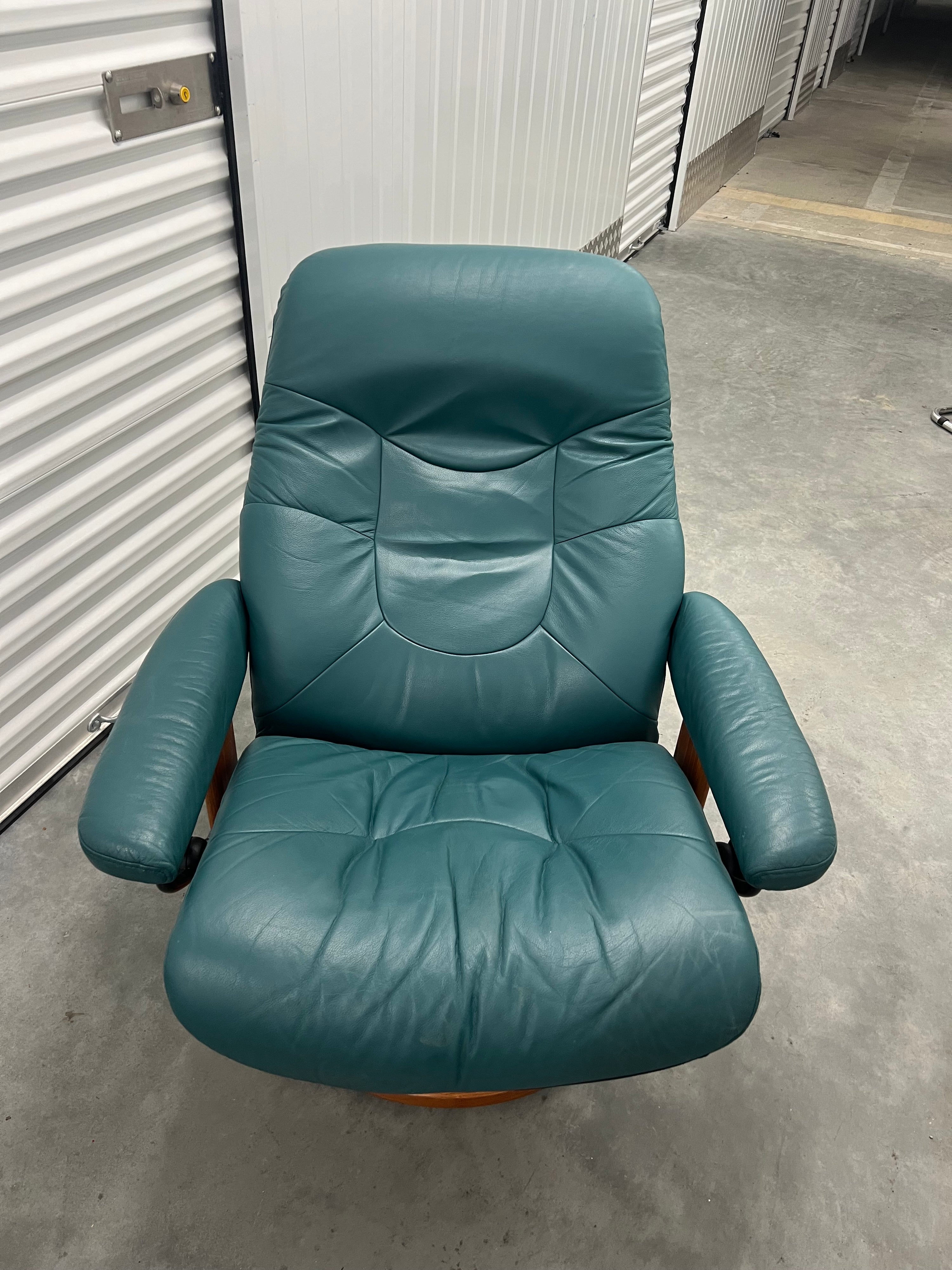 Ekornes Mayfair Stressless Aquamarine 
Leather Recliner Chair And Matching Footstool. RARE!