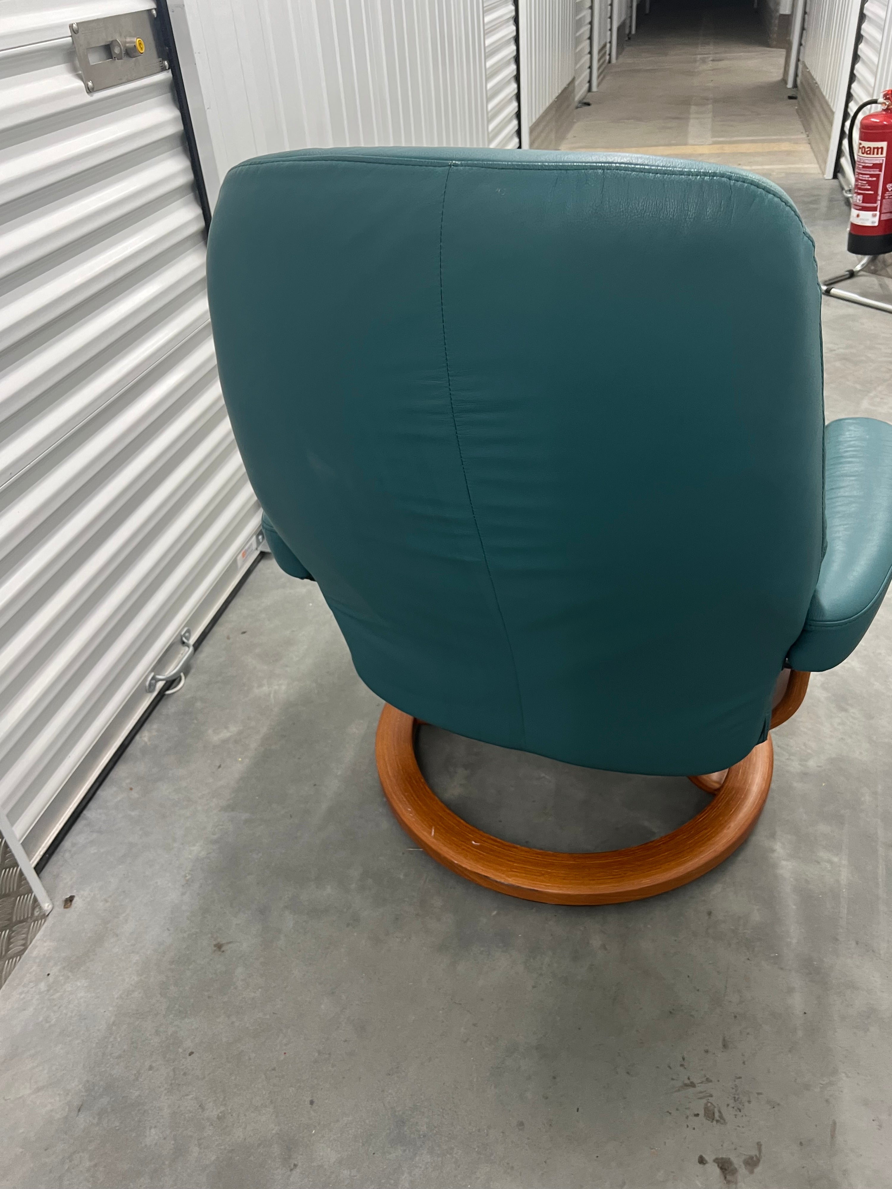 Ekornes Mayfair Stressless Aquamarine 
Leather Recliner Chair And Matching Footstool. RARE!