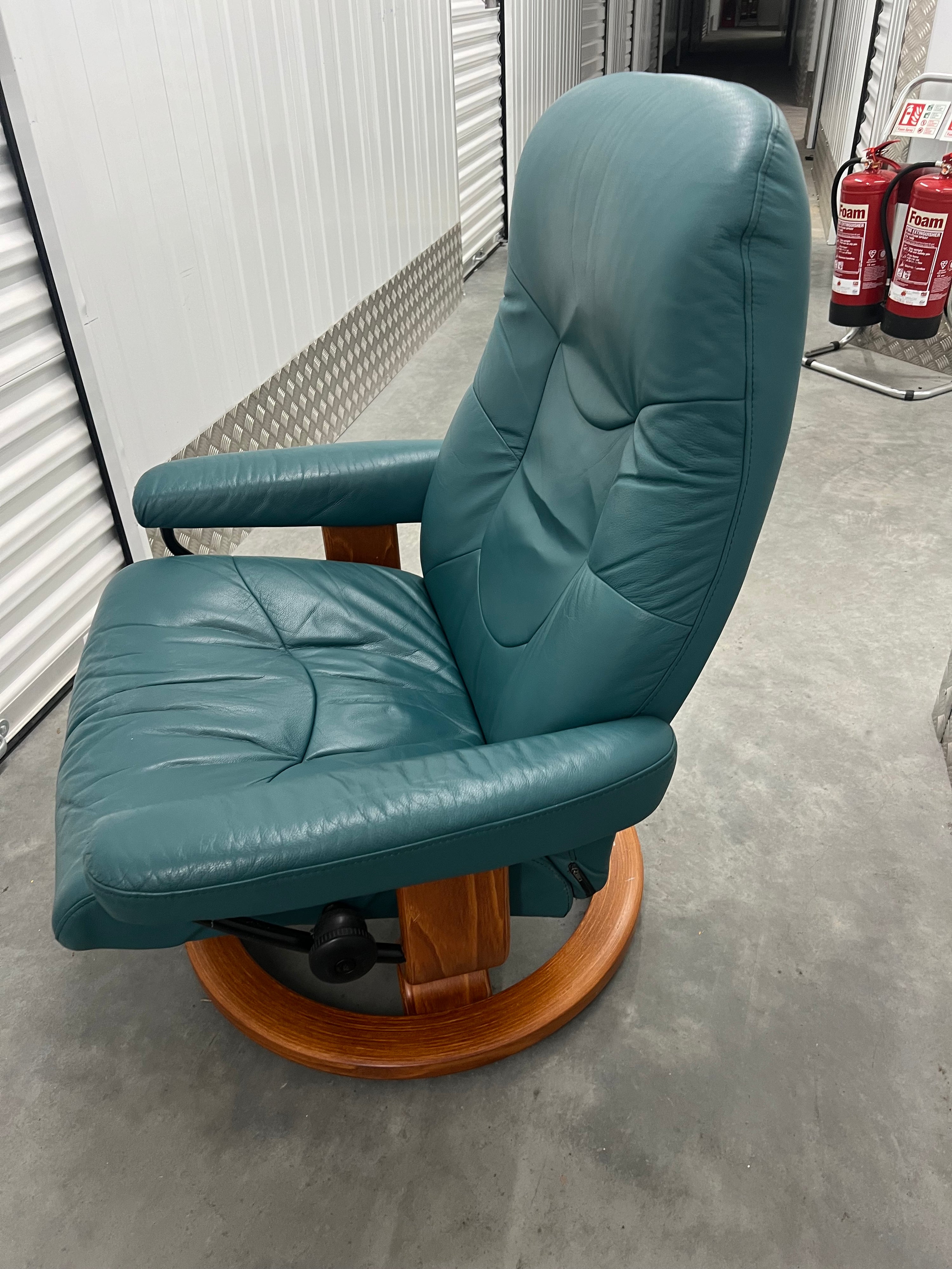 Ekornes Mayfair Stressless Aquamarine 
Leather Recliner Chair And Matching Footstool. RARE!