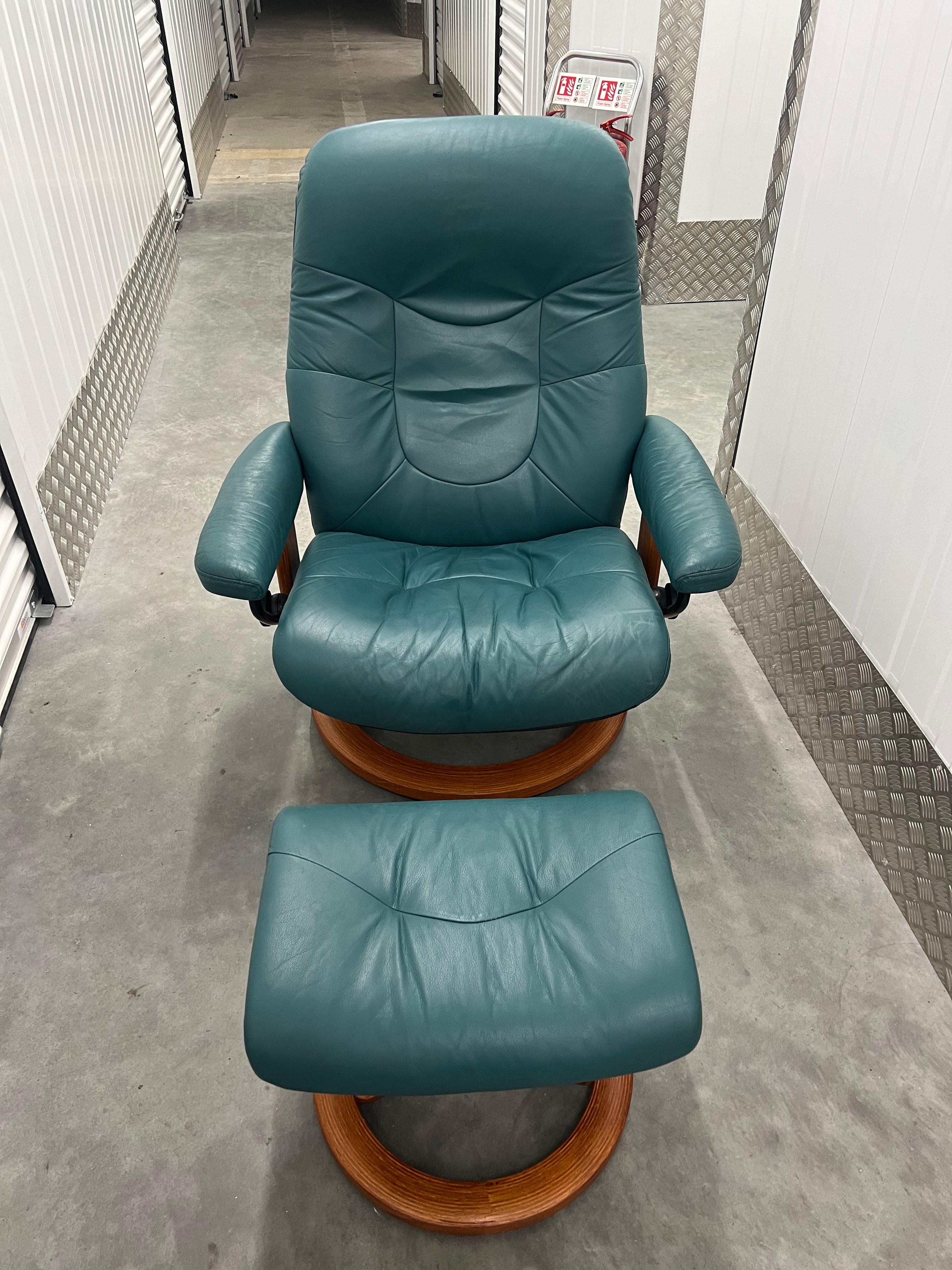 Ekornes Mayfair Stressless Aquamarine 
Leather Recliner Chair And Matching Footstool. RARE!